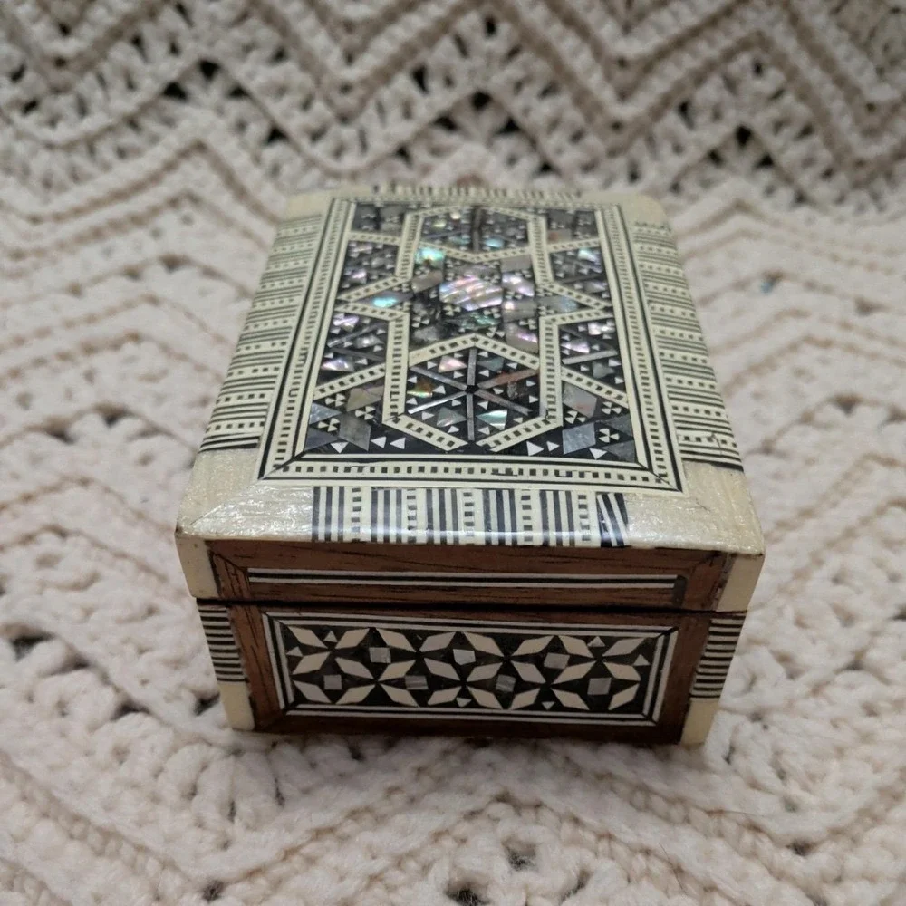 Vintage Hand Carved Wooden Trinket Box Intricate Mother of Pearl Inlay